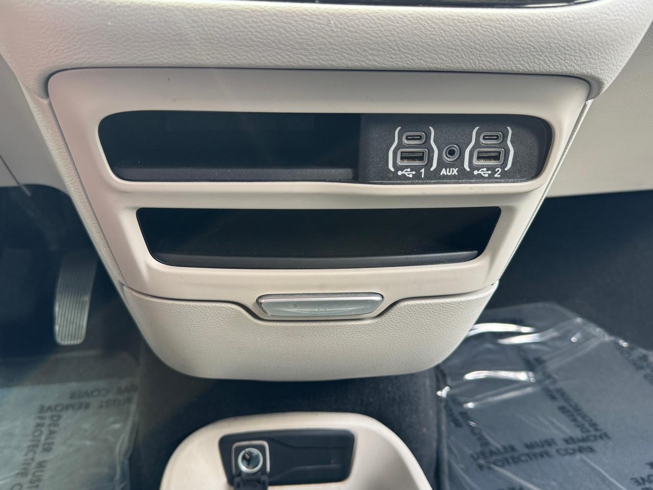 Chrysler Pacifica Touring L 2023