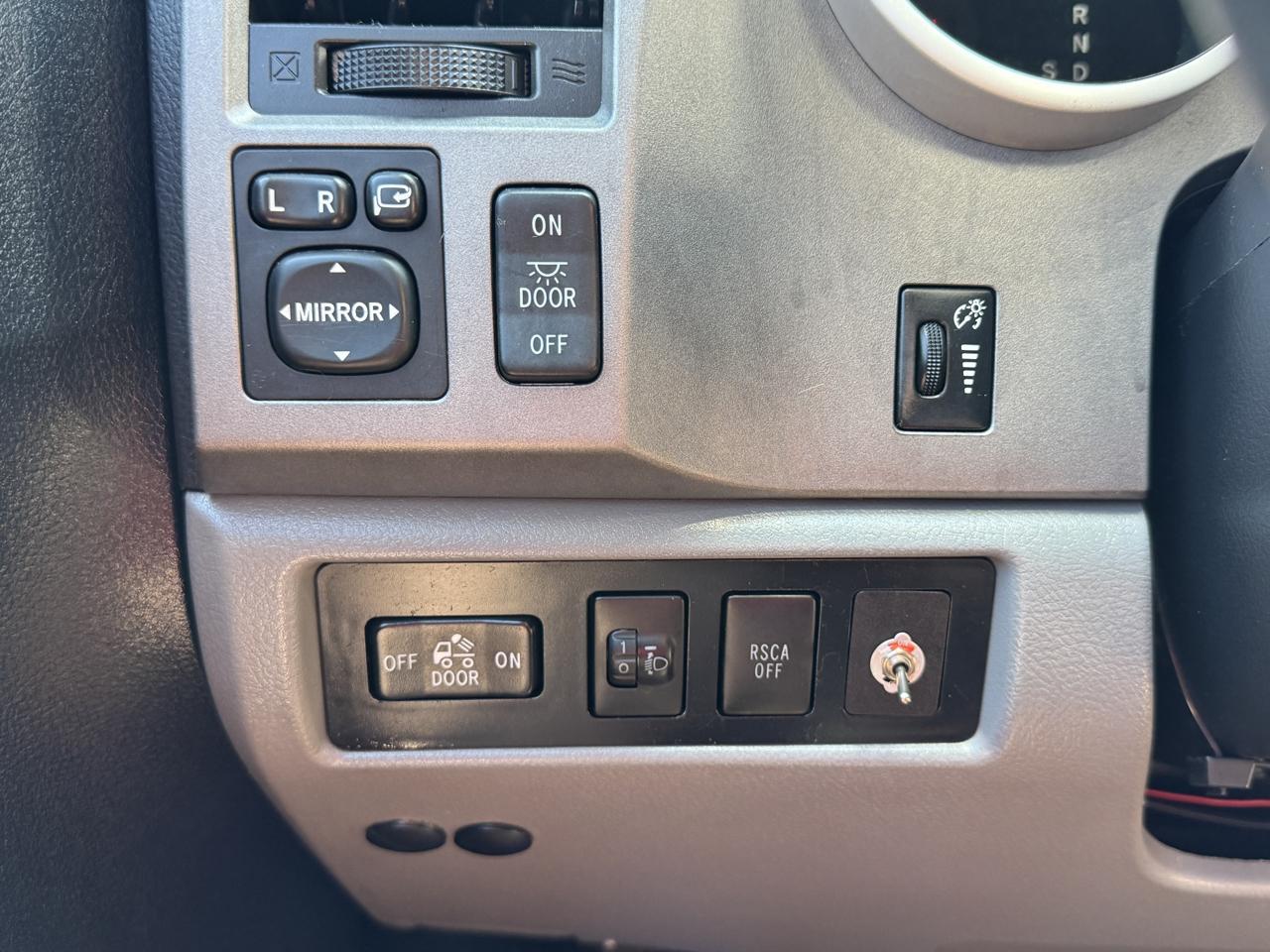Toyota Tundra  2011