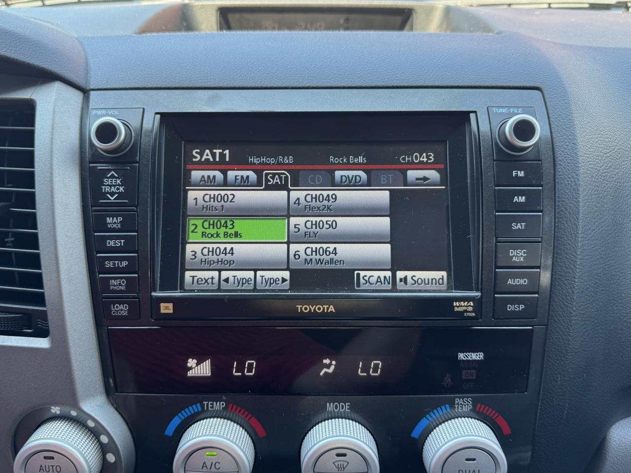Toyota Tundra  2011