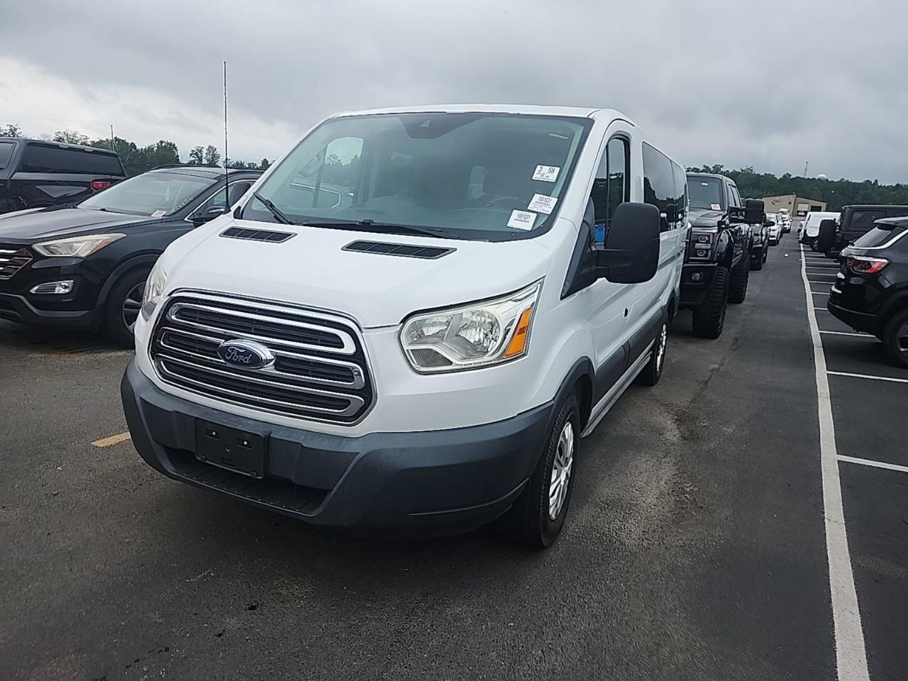 2015 Ford Transit 150 Wagon Low Roof XLT 60/40 Pass. 130-in. WB
