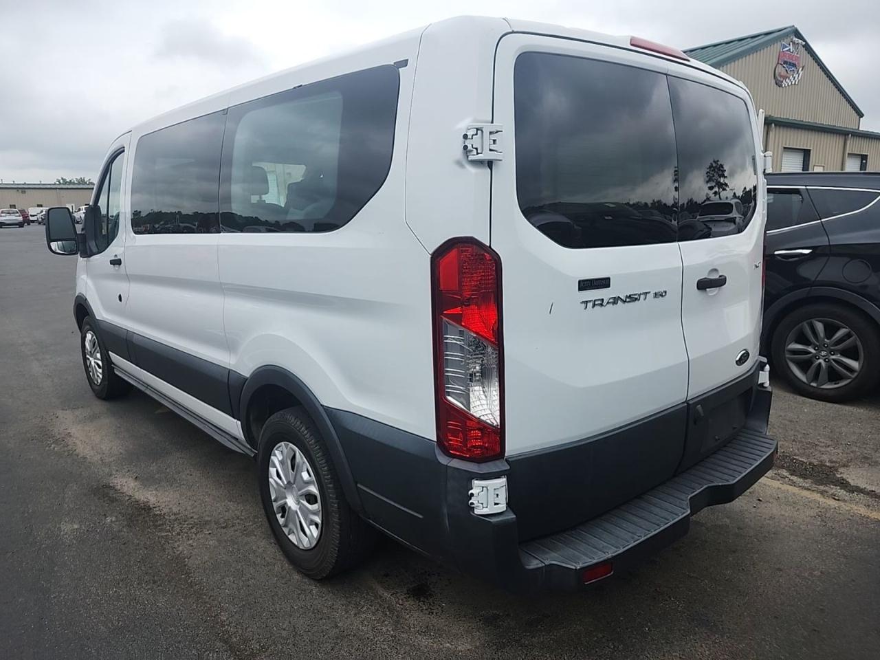 Ford Transit 150 Wagon Low Roof XLT 60/40 Pass. 130-in. WB 2015