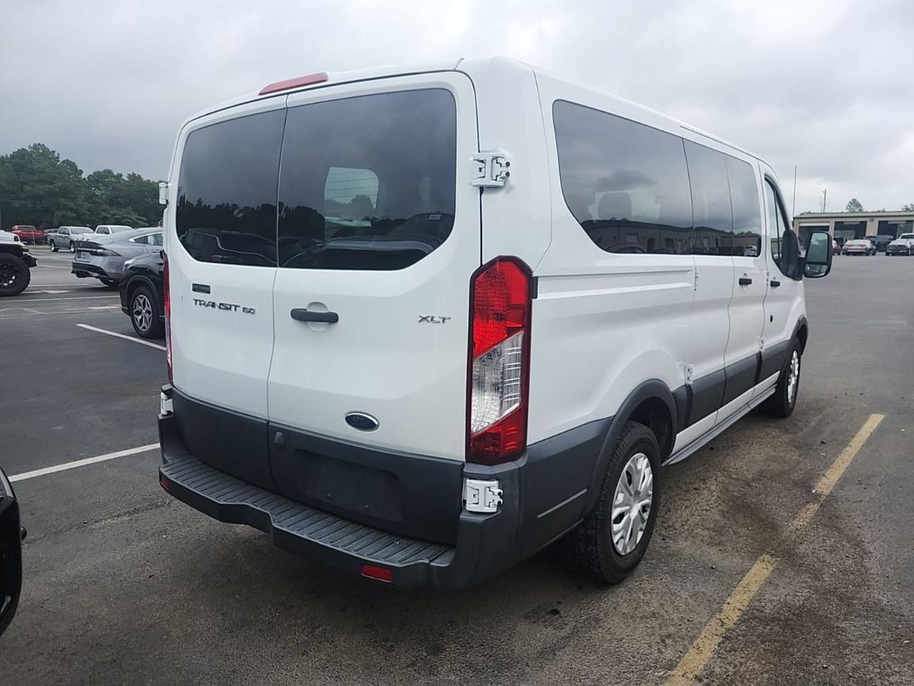 Ford Transit 150 Wagon Low Roof XLT 60/40 Pass. 130-in. WB 2015