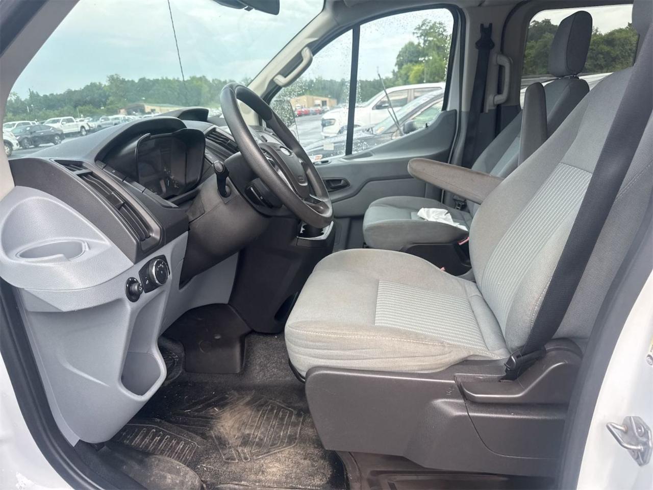 Ford Transit 150 Wagon Low Roof XLT 60/40 Pass. 130-in. WB 2015