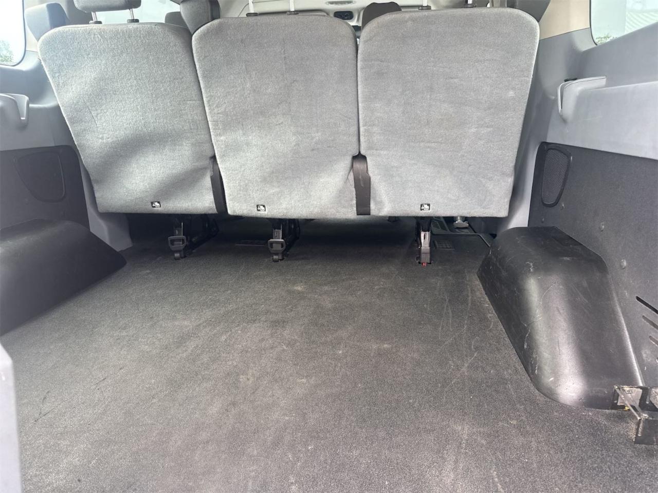 Ford Transit 150 Wagon Low Roof XLT 60/40 Pass. 130-in. WB 2015