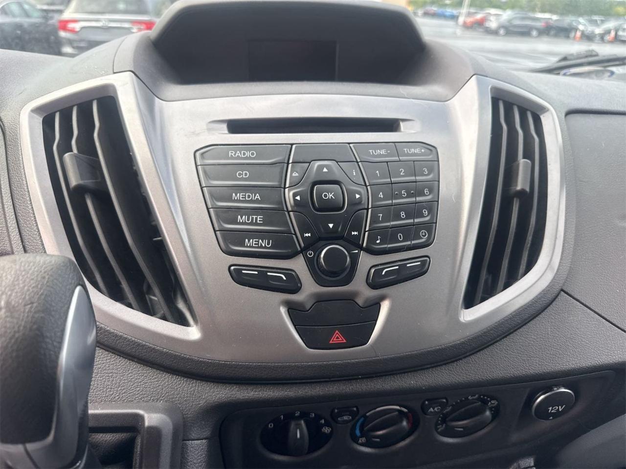 Ford Transit 150 Wagon Low Roof XLT 60/40 Pass. 130-in. WB 2015