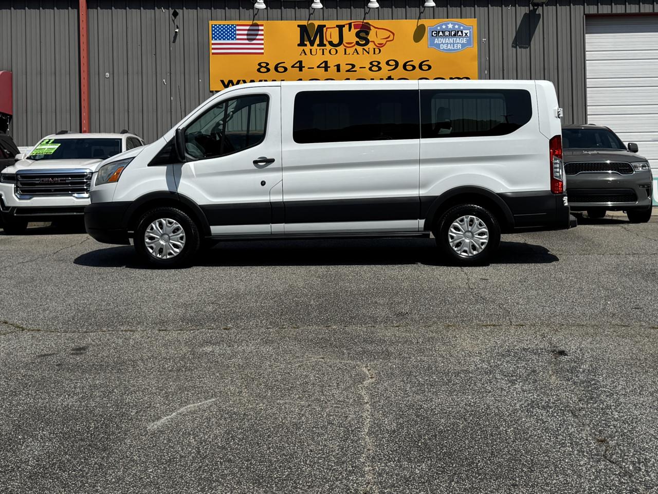 Ford Transit 150 Wagon Low Roof XLT 60/40 Pass. 130-in. WB 2015