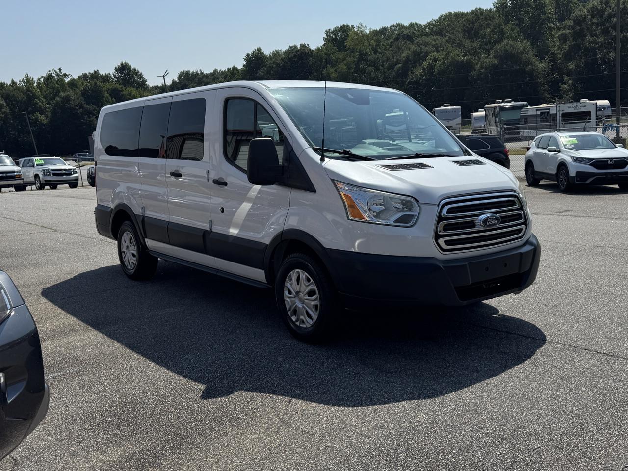 Ford Transit 150 Wagon Low Roof XLT 60/40 Pass. 130-in. WB 2015