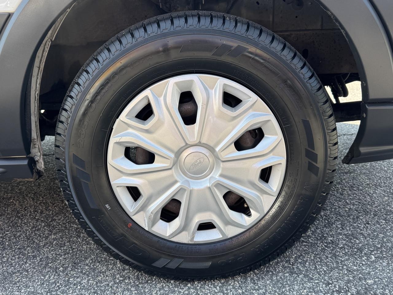 Ford Transit 150 Wagon Low Roof XLT 60/40 Pass. 130-in. WB 2015