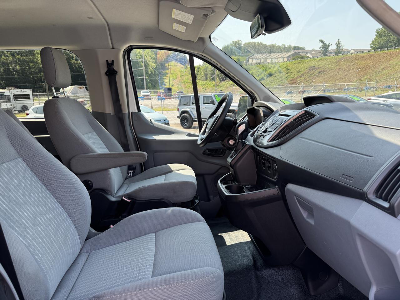 Ford Transit 150 Wagon Low Roof XLT 60/40 Pass. 130-in. WB 2015