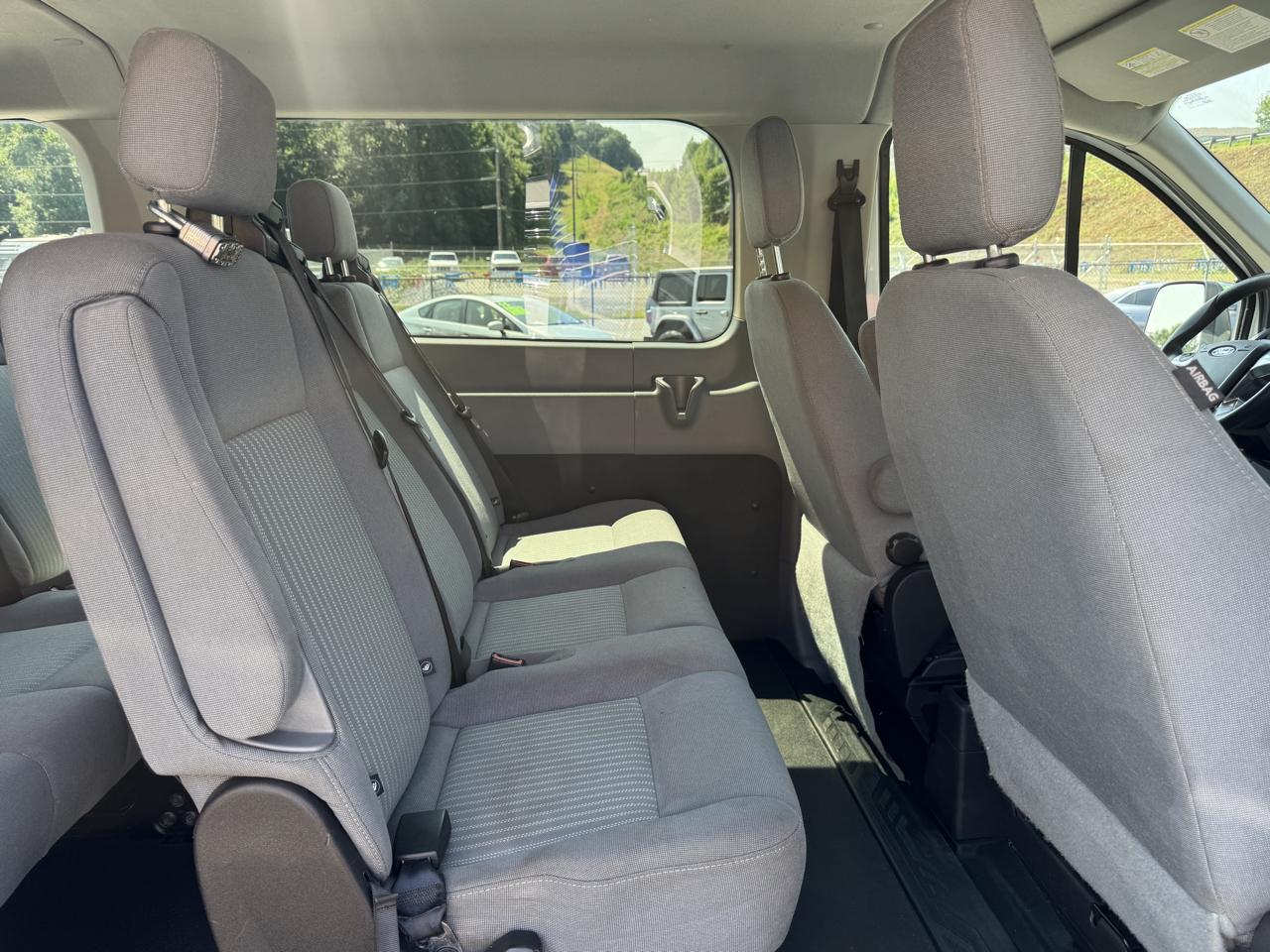 Ford Transit 150 Wagon Low Roof XLT 60/40 Pass. 130-in. WB 2015