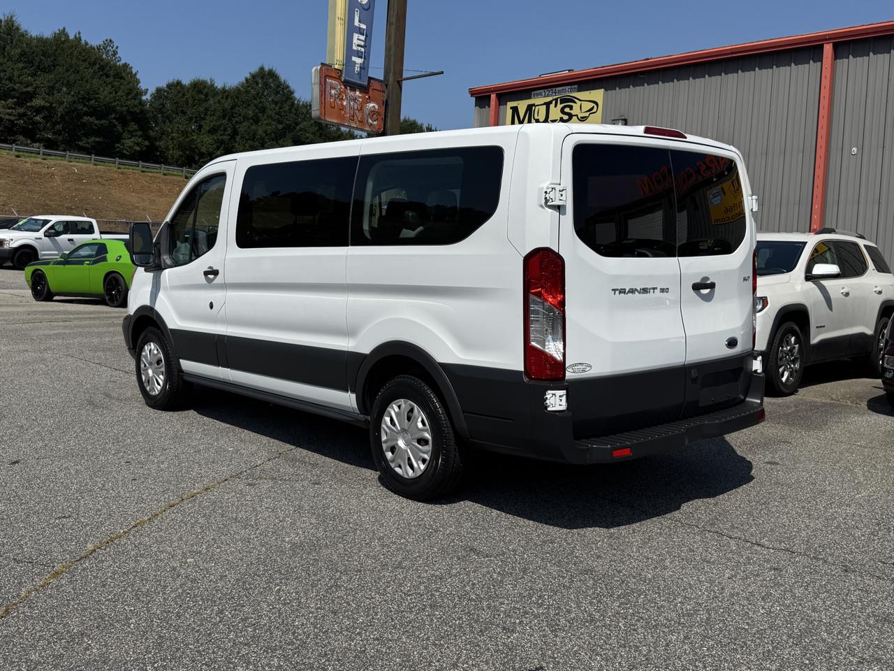 Ford Transit 150 Wagon Low Roof XLT 60/40 Pass. 130-in. WB 2015