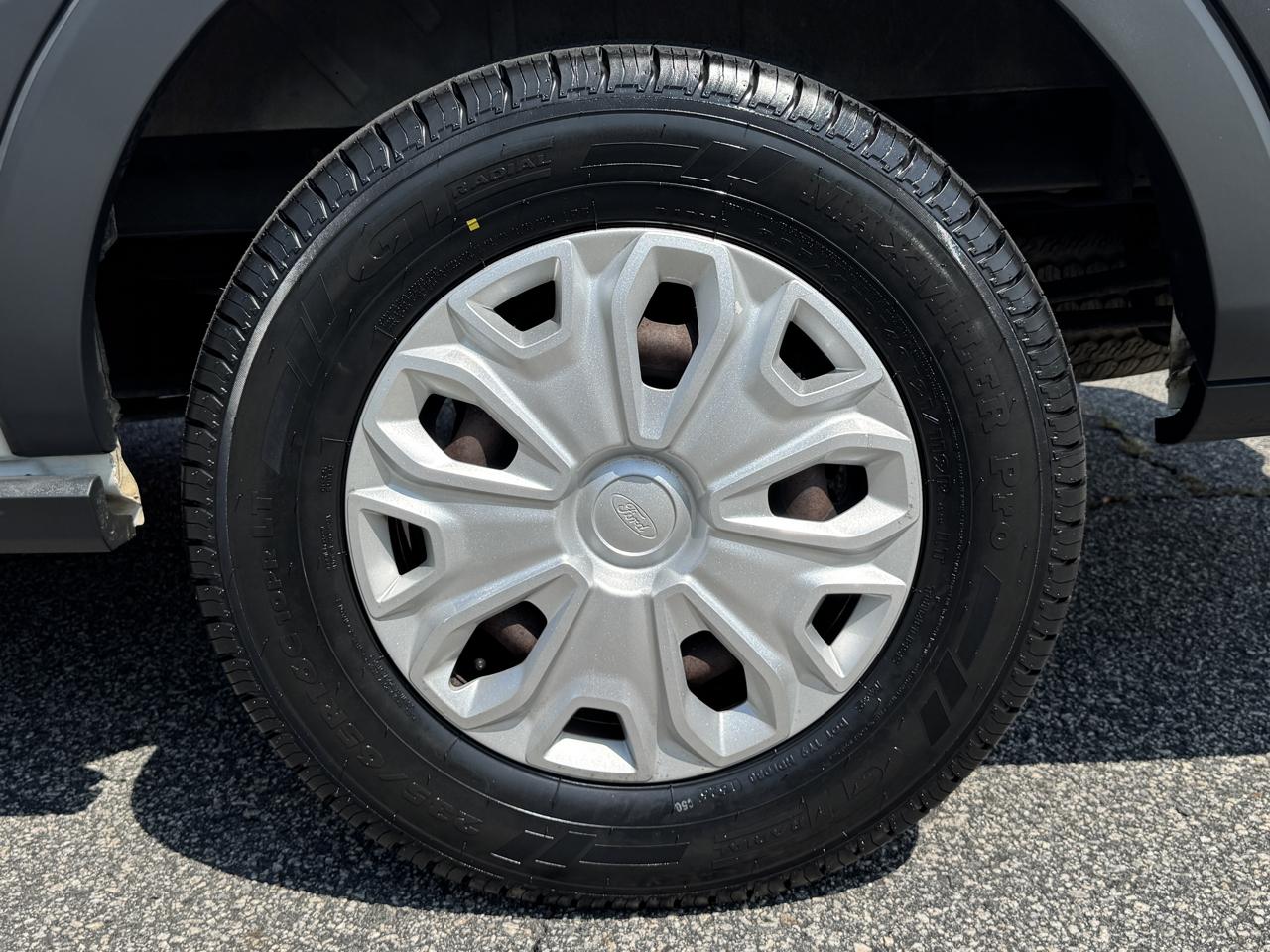Ford Transit 150 Wagon Low Roof XLT 60/40 Pass. 130-in. WB 2015