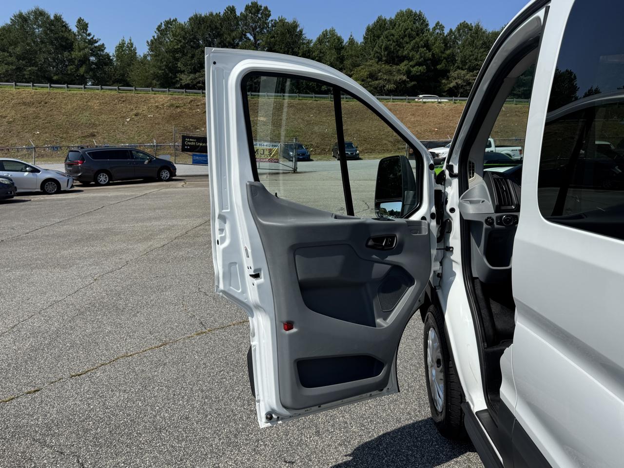 Ford Transit 150 Wagon Low Roof XLT 60/40 Pass. 130-in. WB 2015