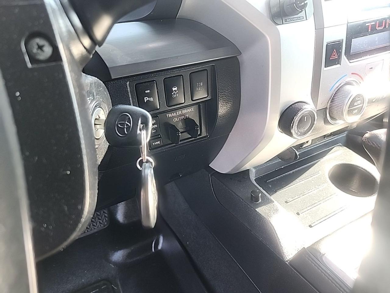 Toyota Tundra Platinum CrewMax 5.7L 4WD 2016