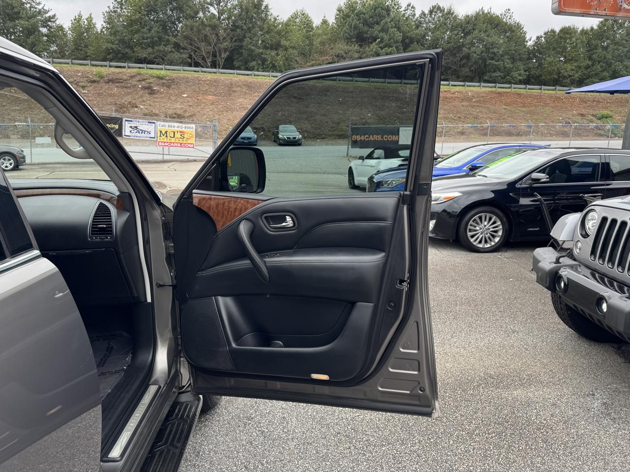 Infiniti QX80 photo 8
