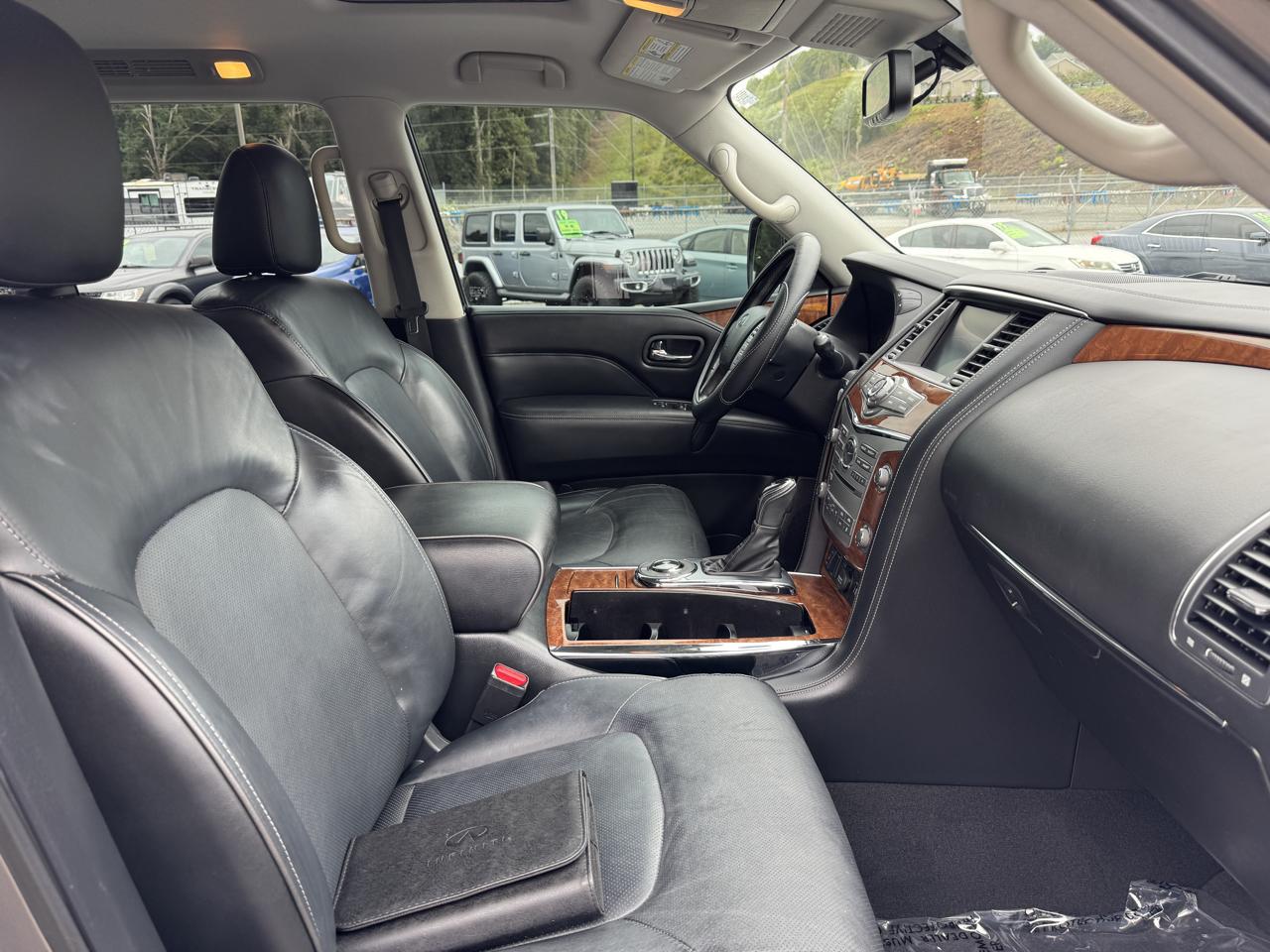 Infiniti QX80 photo 10