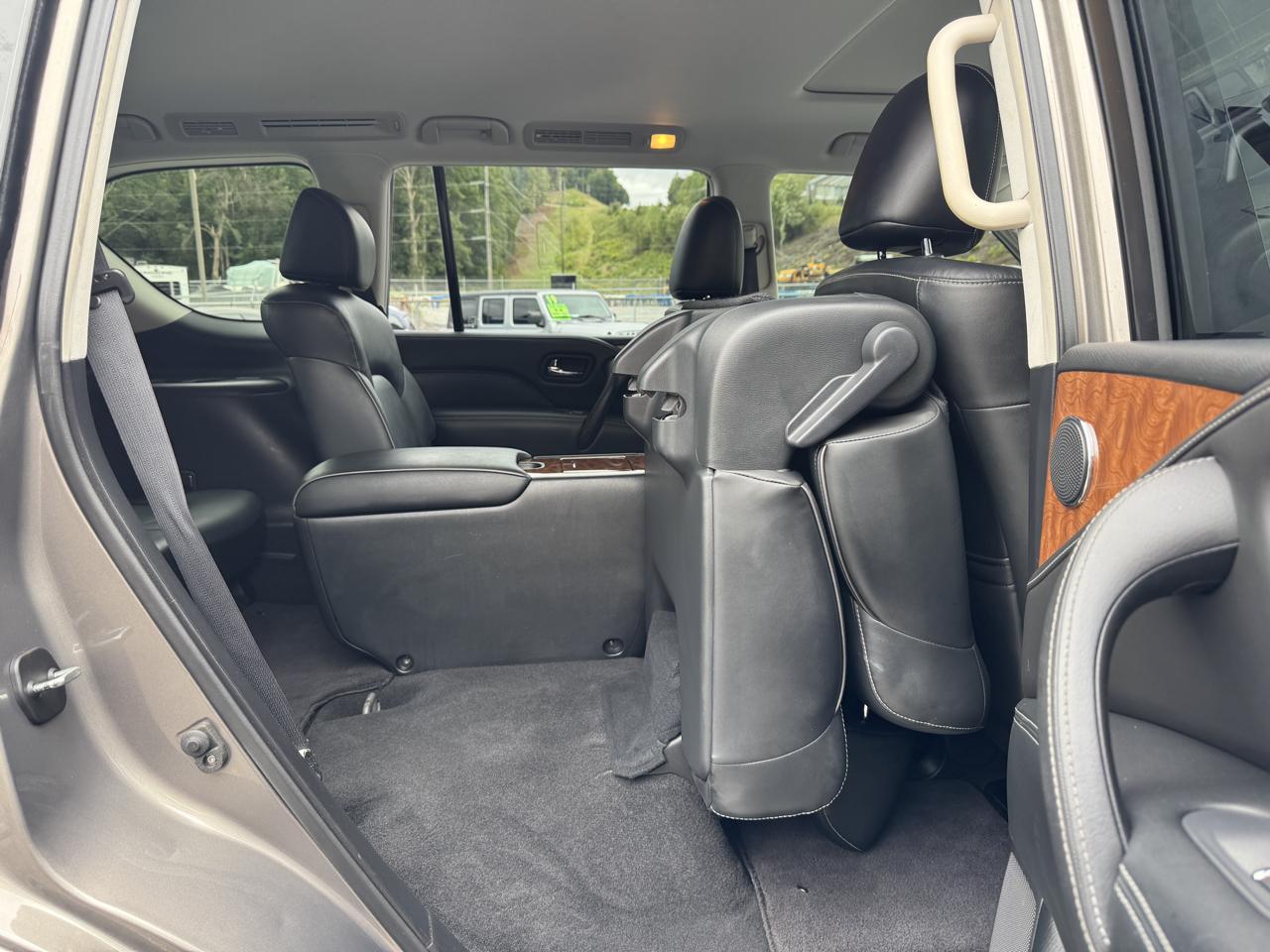 Infiniti QX80 photo 14