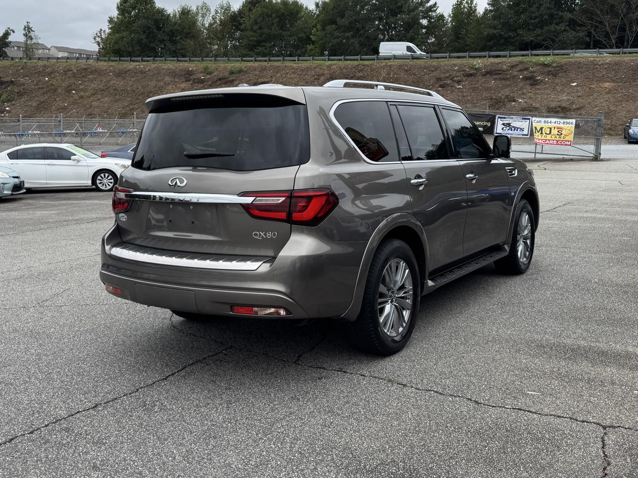 Infiniti QX80 photo 17