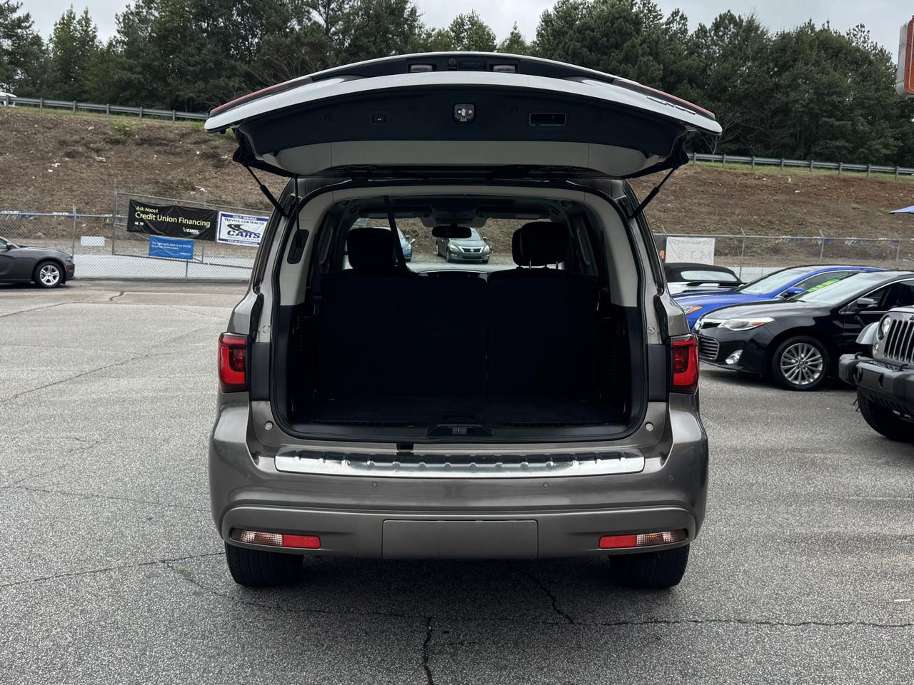 Infiniti QX80 photo 19