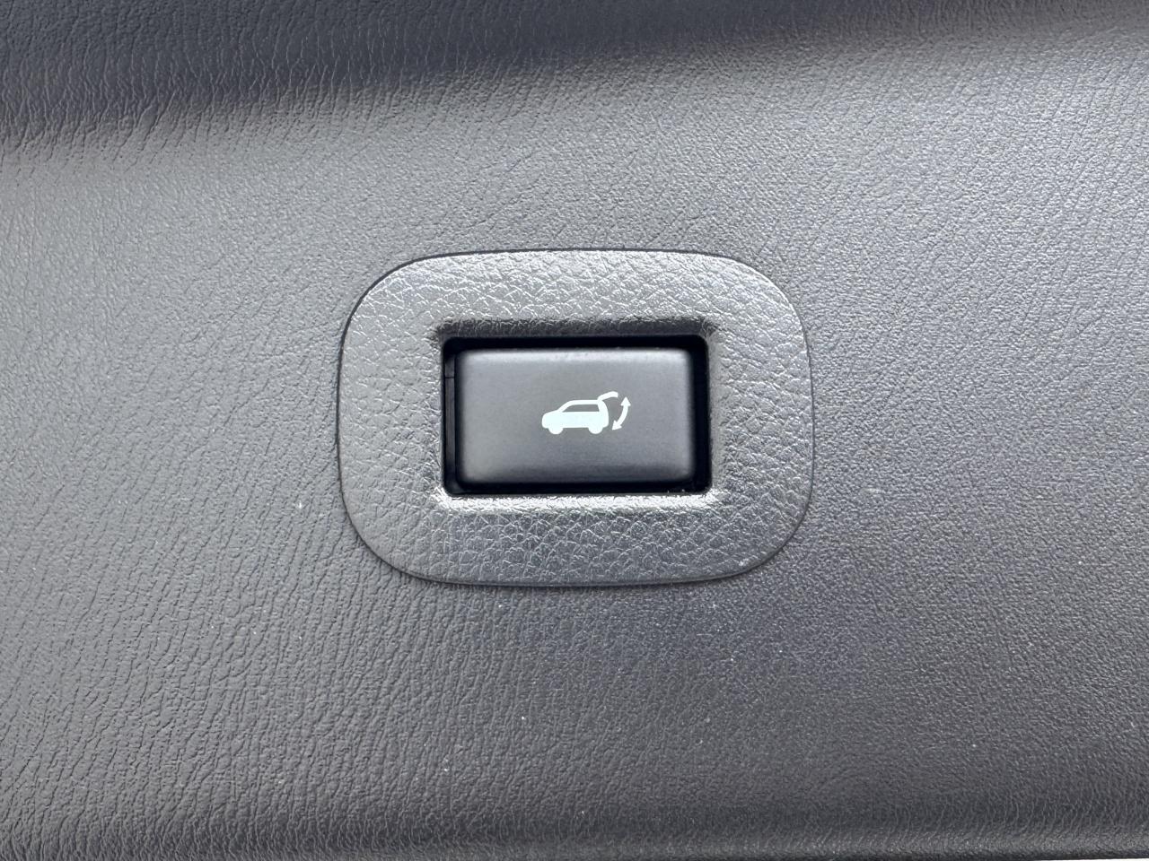 Infiniti QX80 photo 23