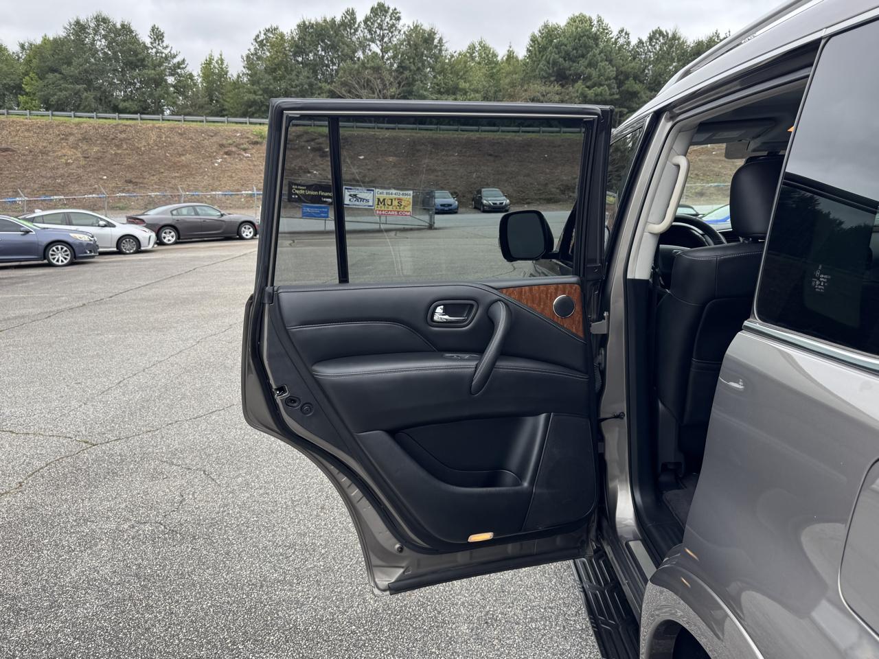 Infiniti QX80 photo 28