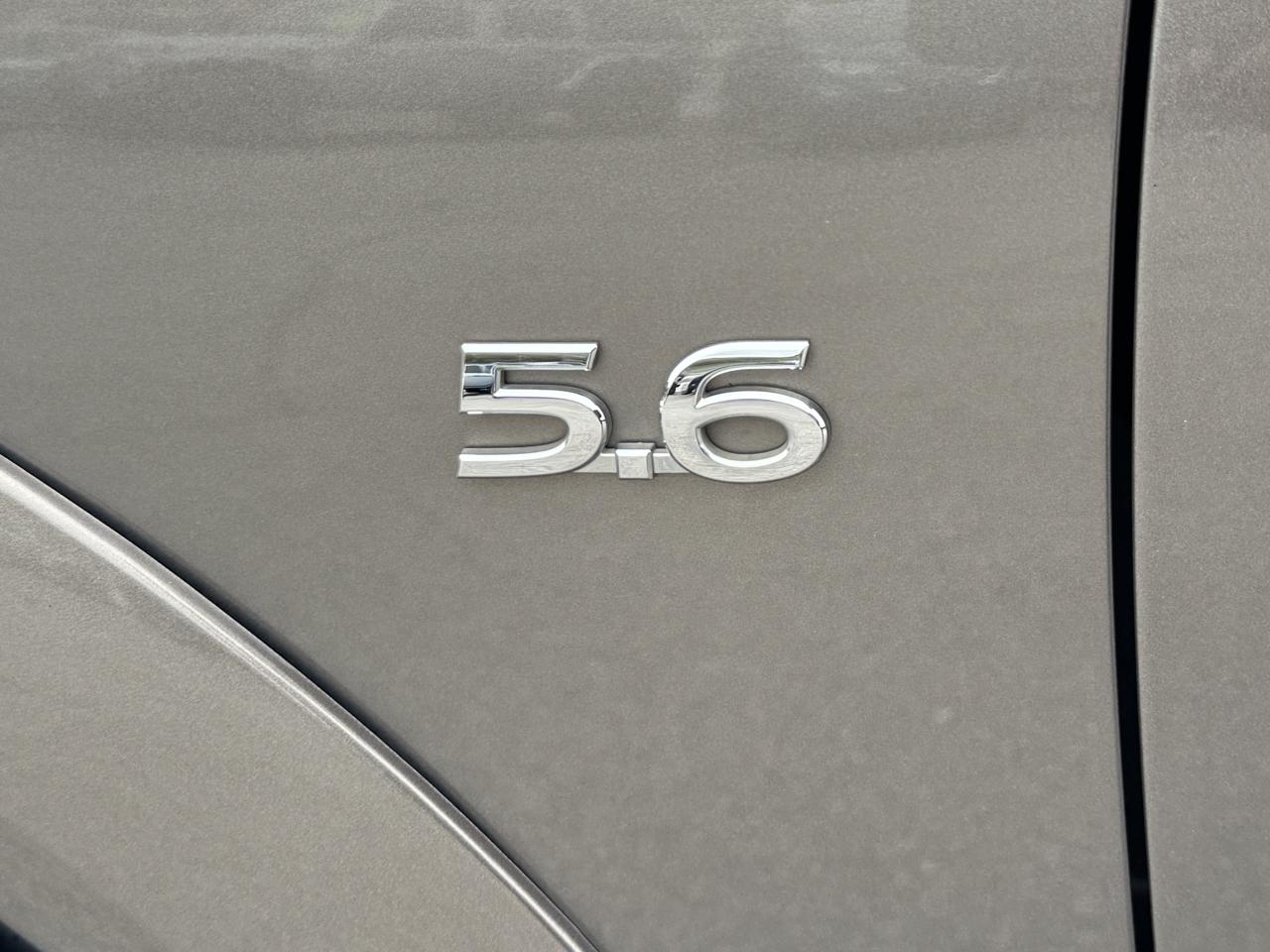 Infiniti QX80 photo 7