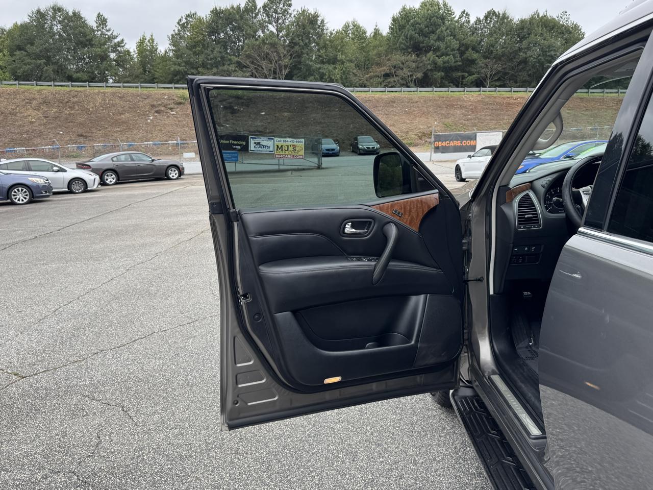 Infiniti QX80 photo 35