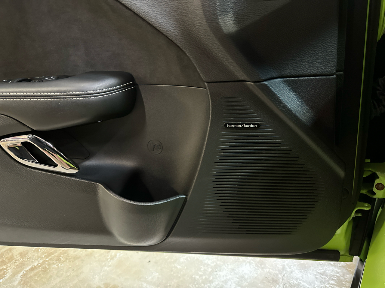 Dodge Challenger SRT Hellcat Coupe 2015