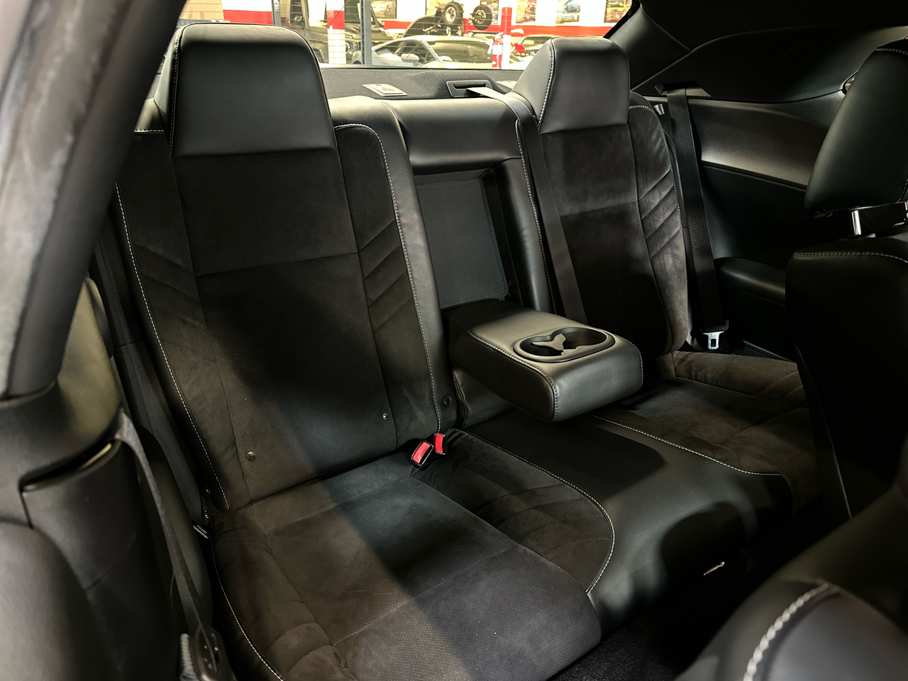 Dodge Challenger SRT Hellcat Coupe 2015