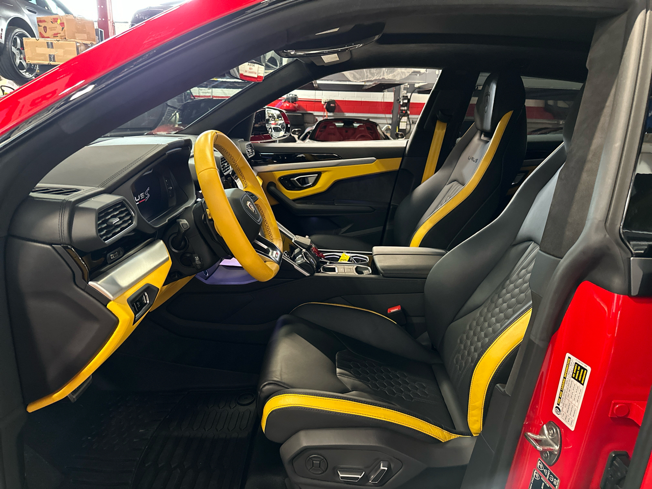 2024 Lamborghini Urus S photo 12