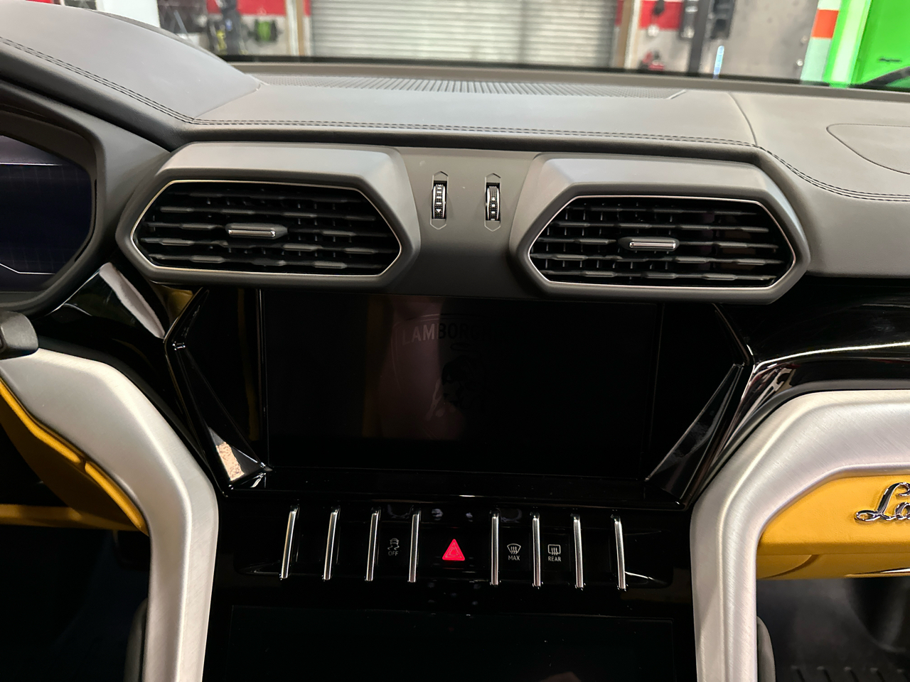 2024 Lamborghini Urus S photo 15