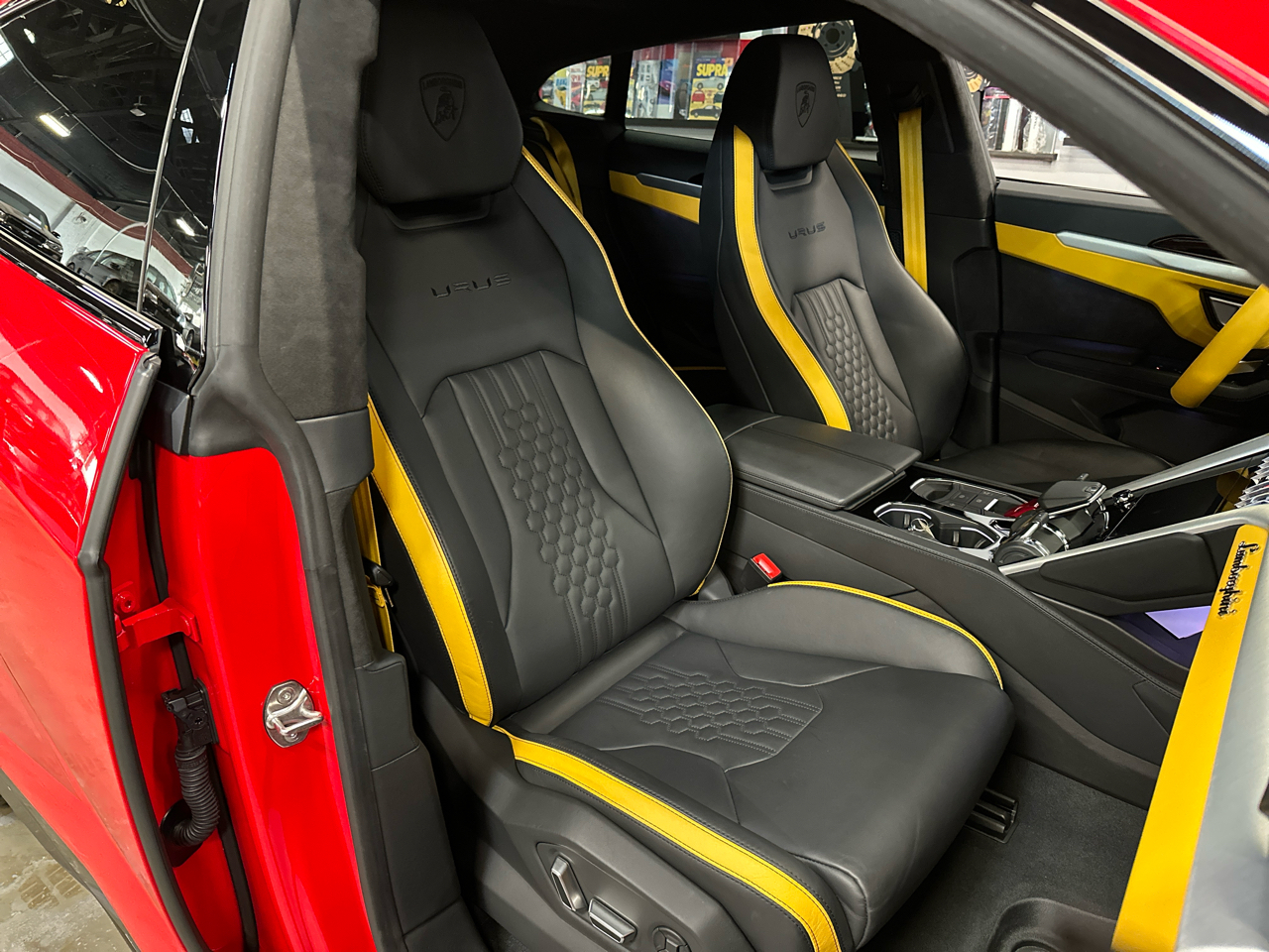 2024 Lamborghini Urus S photo 17
