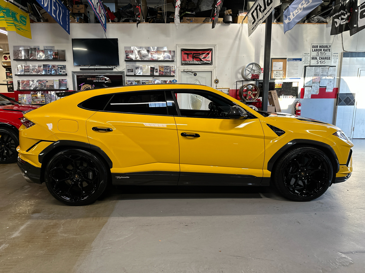 2023 Lamborghini Urus Performante photo 4