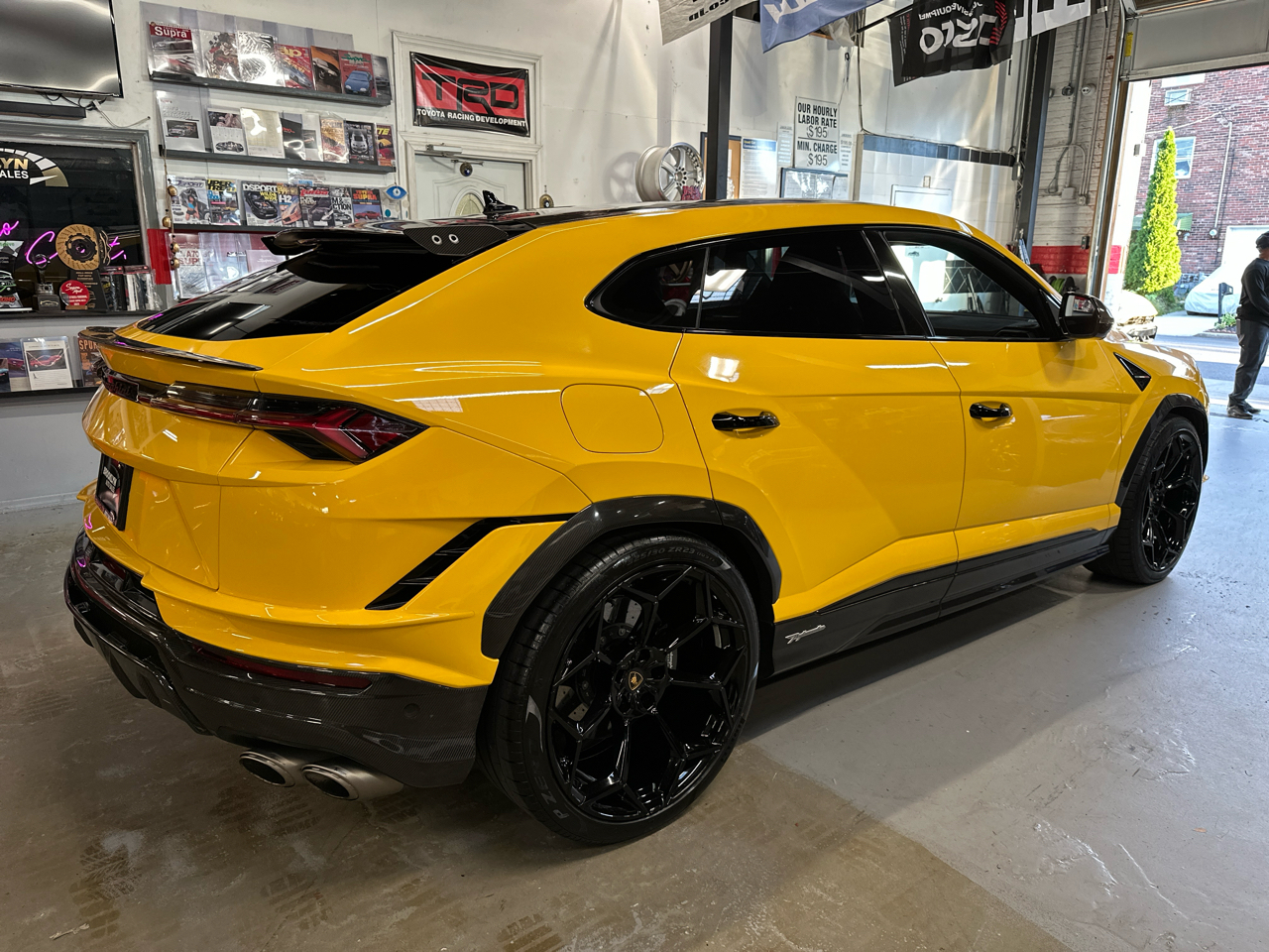 2023 Lamborghini Urus Performante photo 5