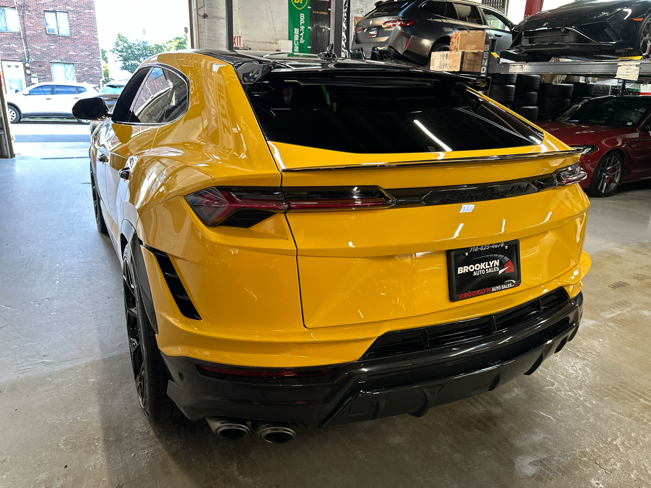 2023 Lamborghini Urus Performante photo 8