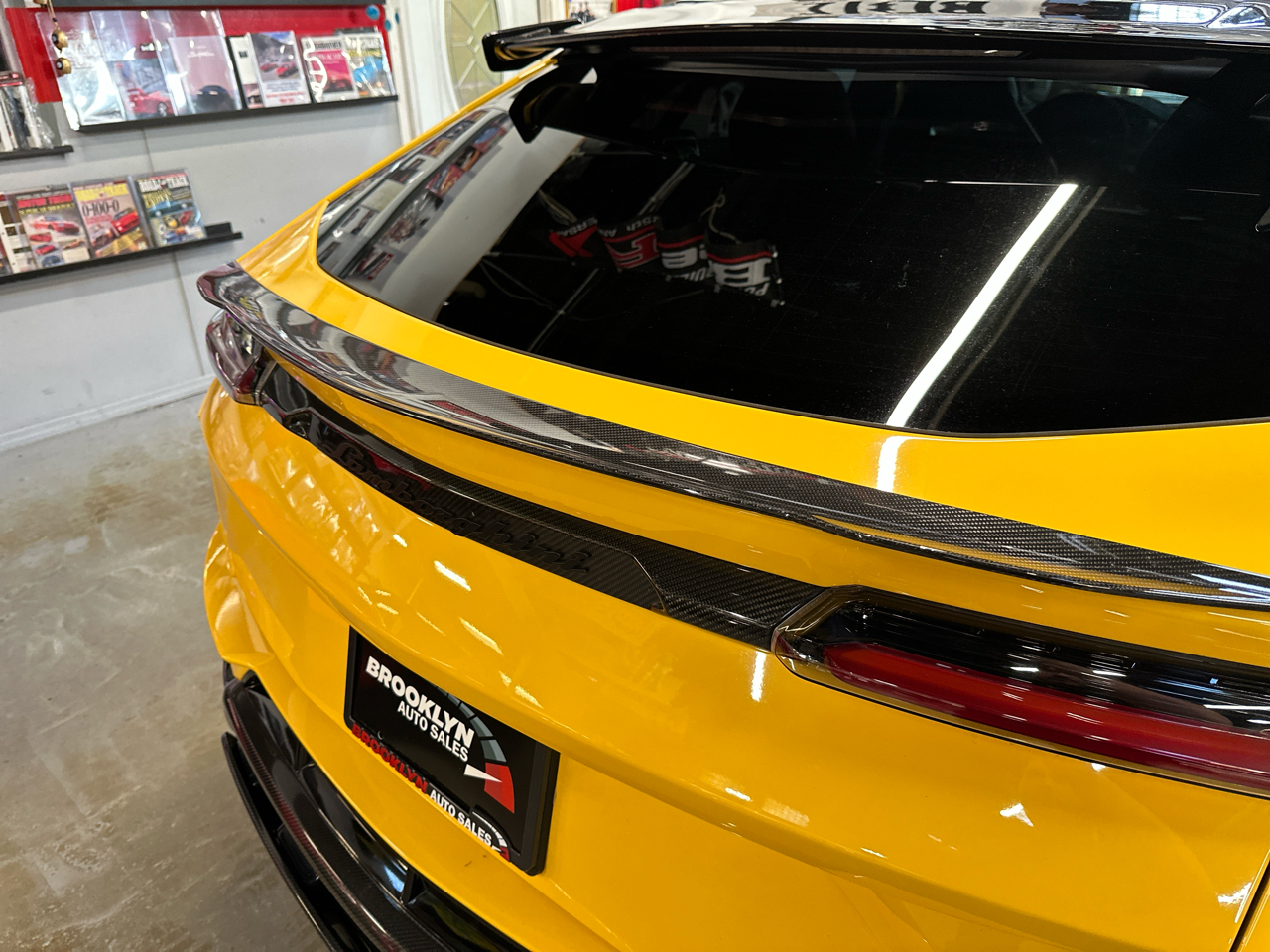 2023 Lamborghini Urus Performante photo 16