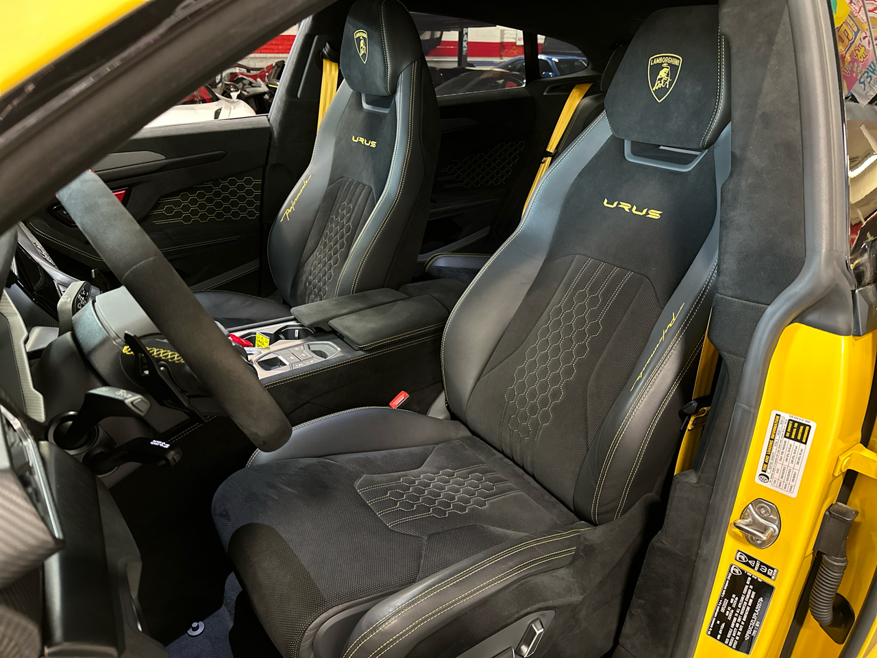 2023 Lamborghini Urus Performante photo 19