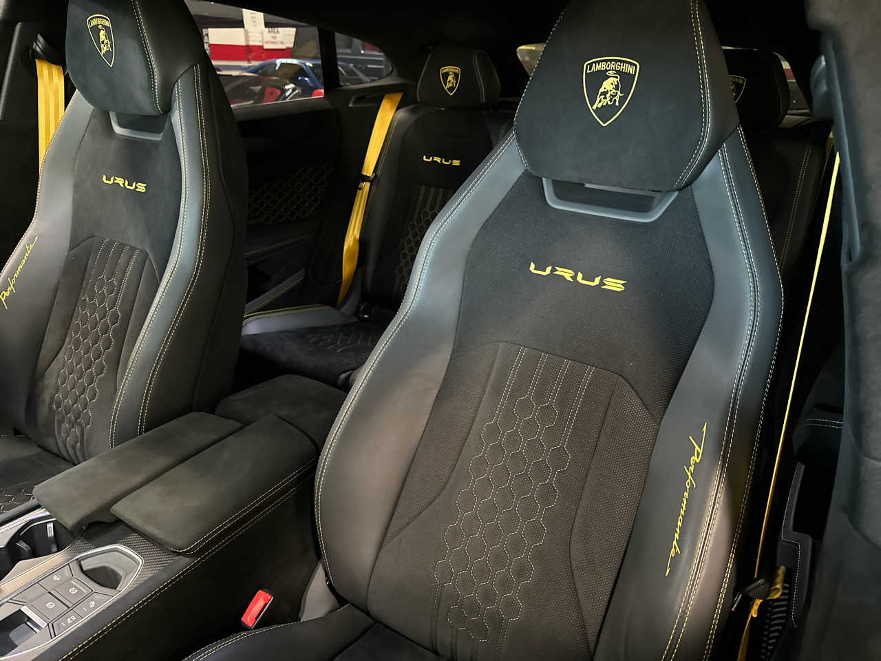 2023 Lamborghini Urus Performante photo 20