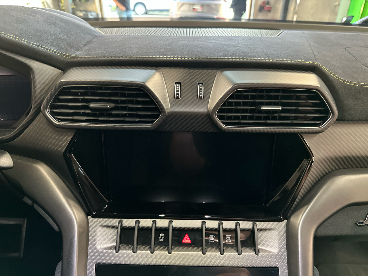 2023 Lamborghini Urus Performante photo 22