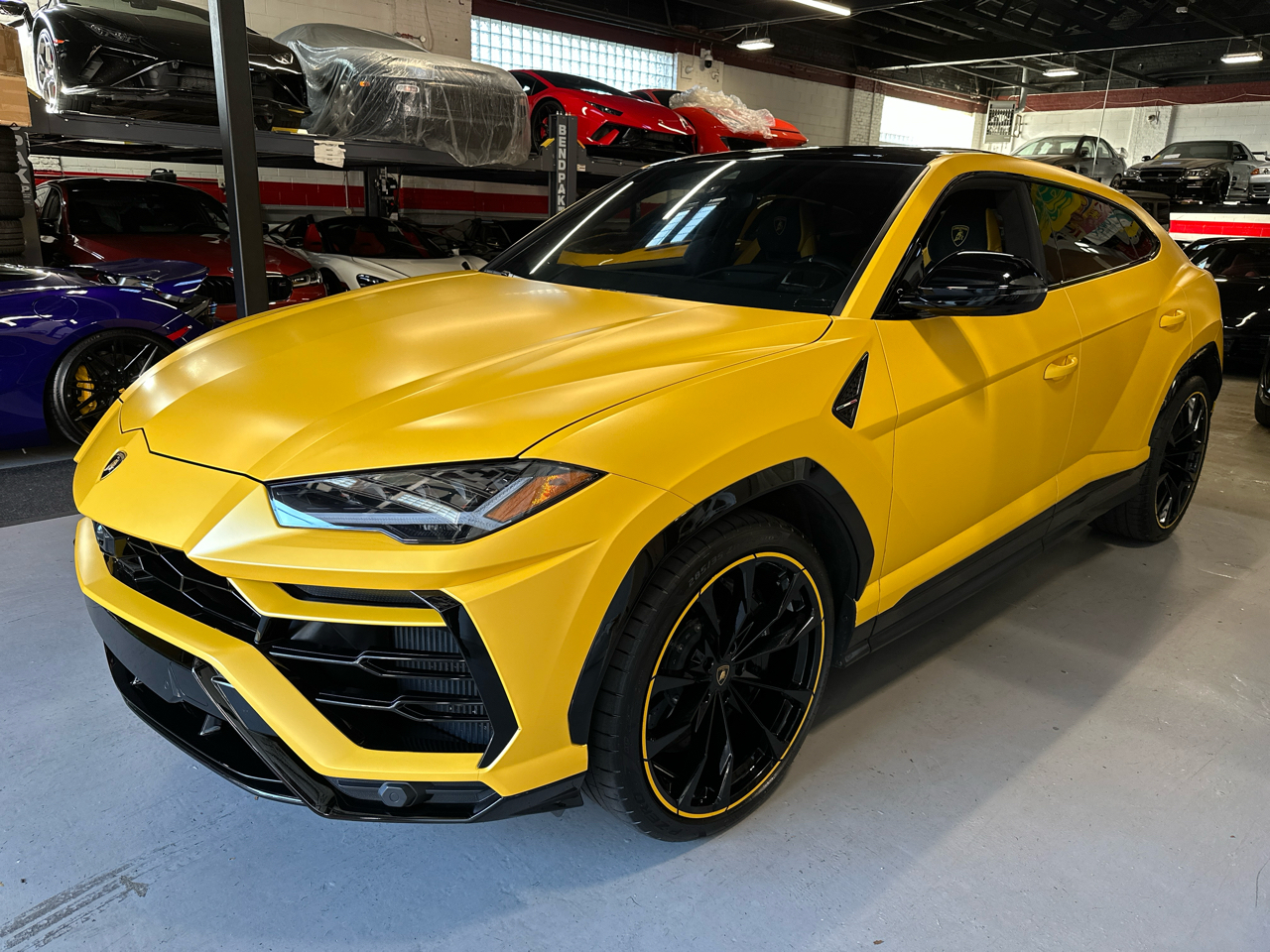 2022 Lamborghini Urus Base photo 10