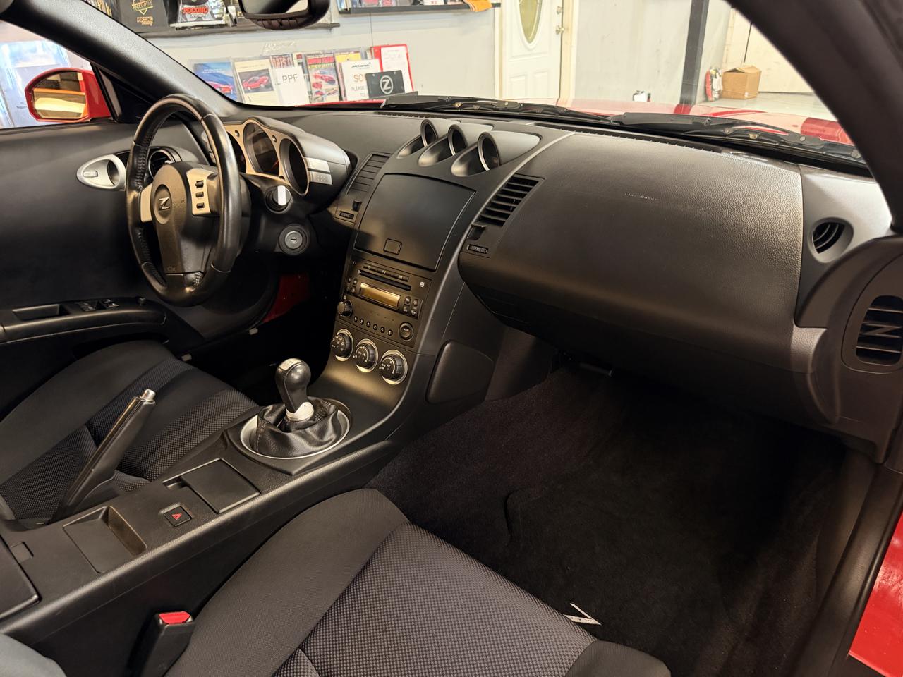 Nissan 350Z photo 16