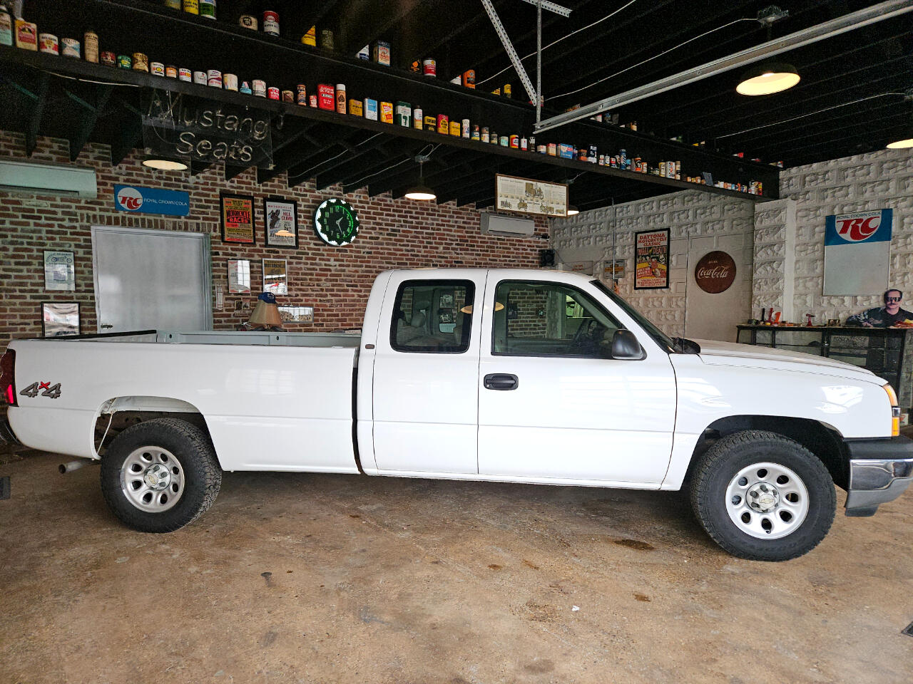 2005 Chevrolet Silverado 1500 Work Truck's photo