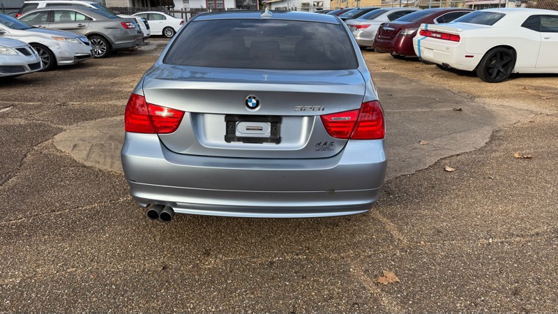 BMW 3 Series 328i 4dr Sdn 2011