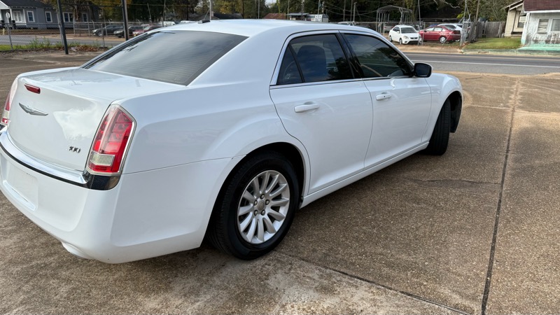 Chrysler 300 4dr Sdn 300 RWD 2014