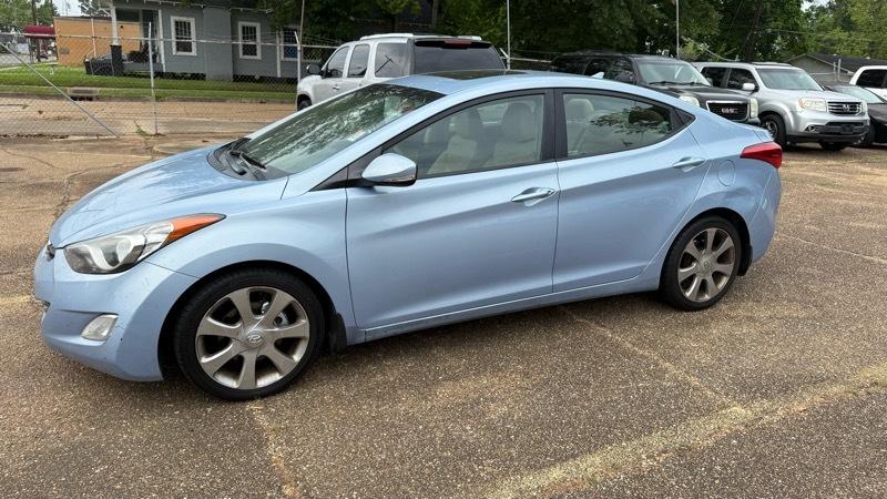 Hyundai Elantra  2012