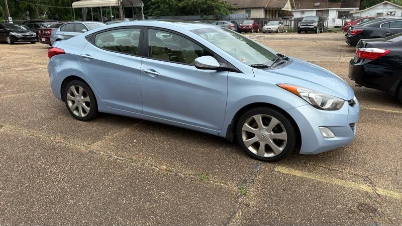 Hyundai Elantra  2012