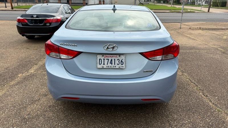 Hyundai Elantra  2012