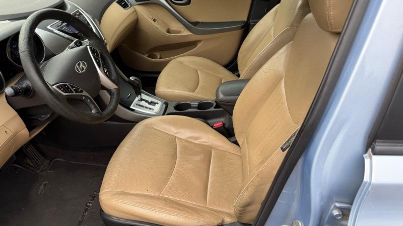 Hyundai Elantra  2012