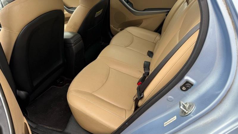 Hyundai Elantra  2012