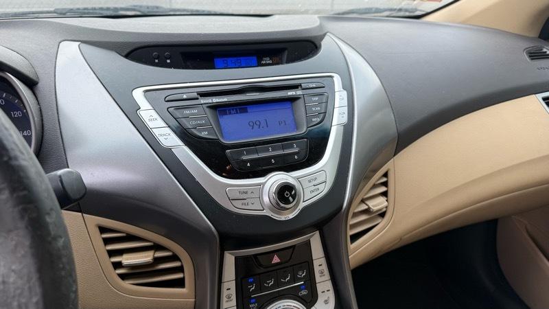 Hyundai Elantra  2012